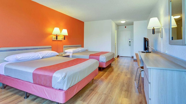 2 Queen Beds | Mini Fridge