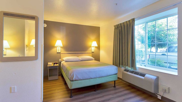 1 Queen Bed | ADA/RI Shower