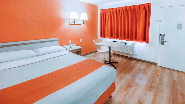 1 Queen Bed | ADA/Tub