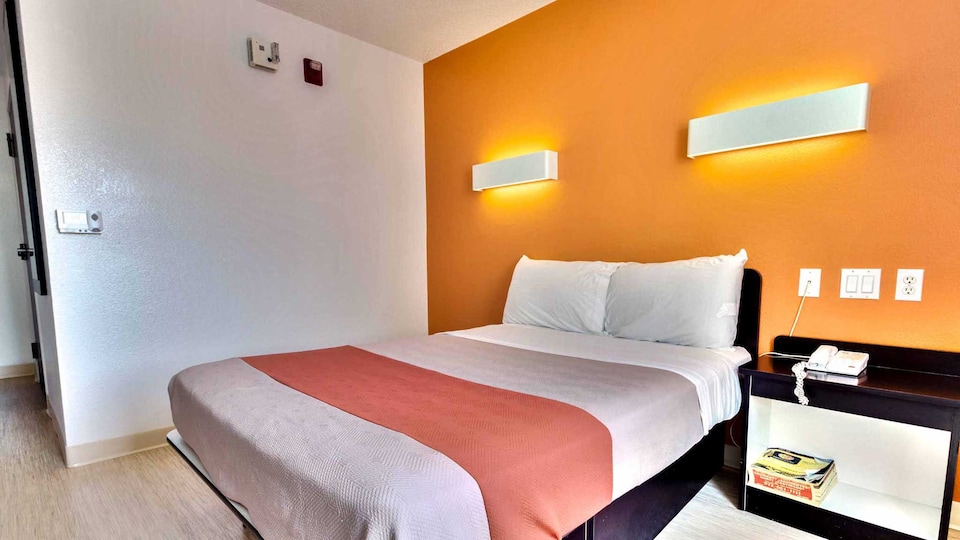 Motel 6 Lewisville, TX - Dallas, Lewisville, Lewisville