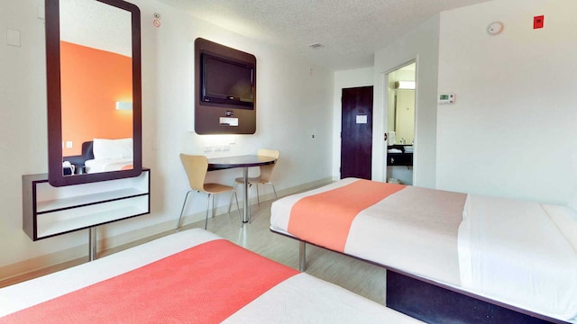 2 Full Beds | Micfridge