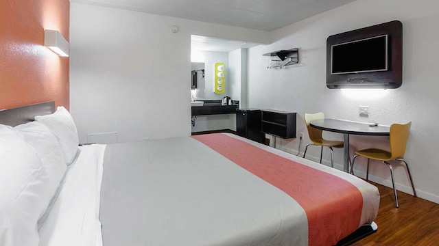 1 King Bed | Mini Fridge, Smoking