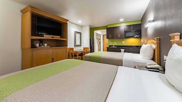 2 Full Beds | Non-Smoking, Kitchen