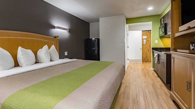 1 King Bed | Mobility Acc Tub Smk Kitchen