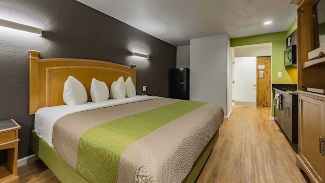 1 King Bed | Non-Smoking, Kitchen