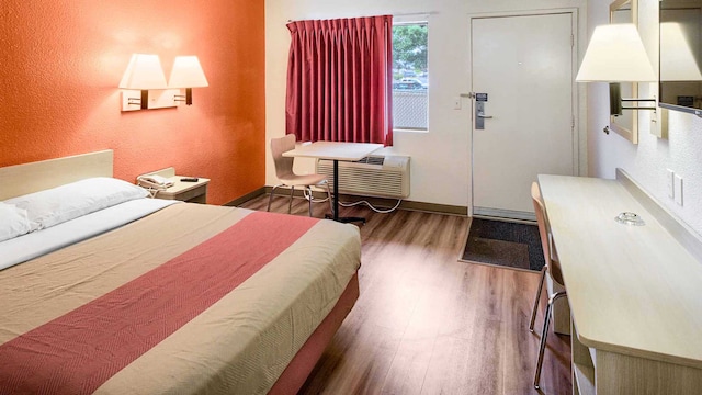 1 Queen Bed | Micfridge