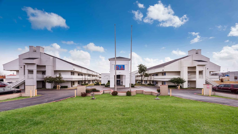 Motel 6 Irving, TX - Irving DFW Airport East, C75062, Irving TX