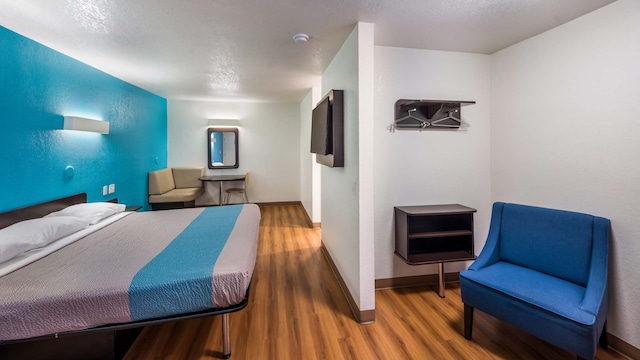 1 KING BED | SMOKING, MICFRIDGE