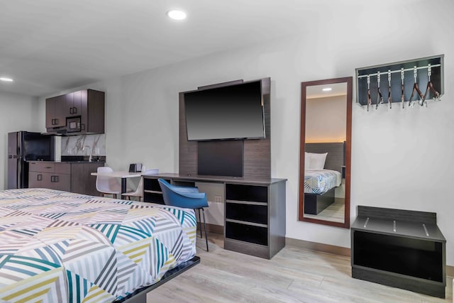 1 King Bed | Non-Smoking, Kitchen