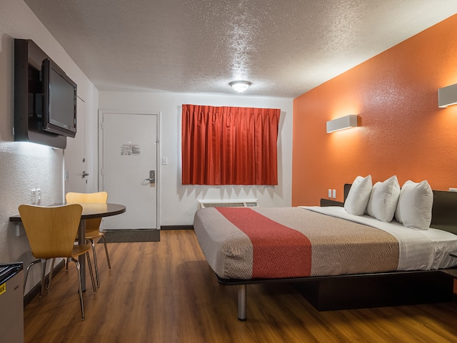 1 King Bed | Mobility Accessible RI Shower Nsmk