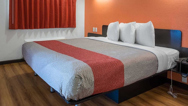 1 King Bed | Non-Smoking