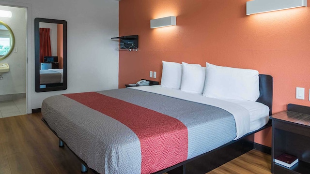 1 King Bed | Suite, Non-Smoking, Sofa-Bed 