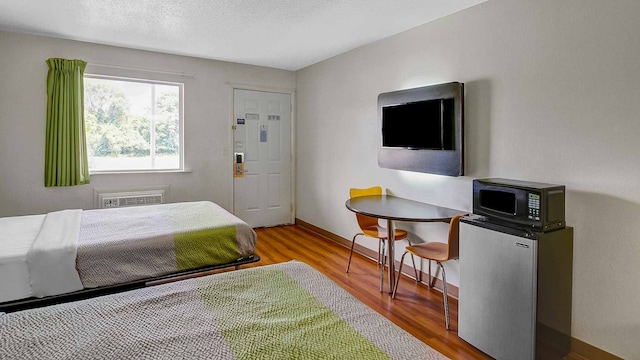 2 FULL BEDS | SMOKING, MICFRIDGE