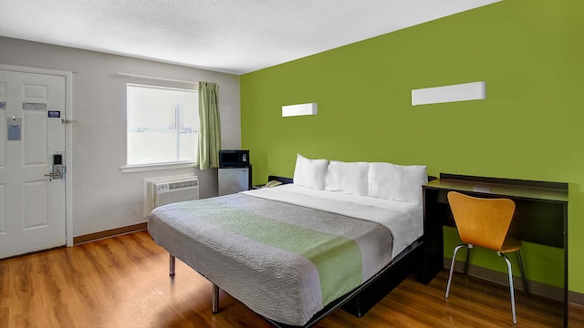 1 KING BED | MOB ACC RI SHWR STE NSMK  MICFRIDGE