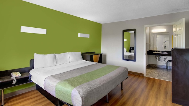 1 KING BED | MOBIL ACC RI SHWR SMK  MICFRIDGE