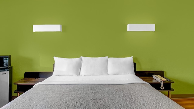 1 KING BED | SMOKING, MICFRIDGE