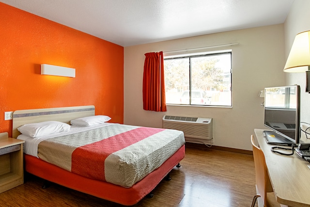 1 QUEEN BED | MOBILITY ACCESSIBLE, NON-SMOKING