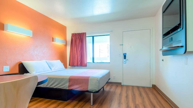 1 Queen Bed | Mini Fridge