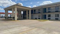 Motel 6 Cleveland, MS – Delta State University