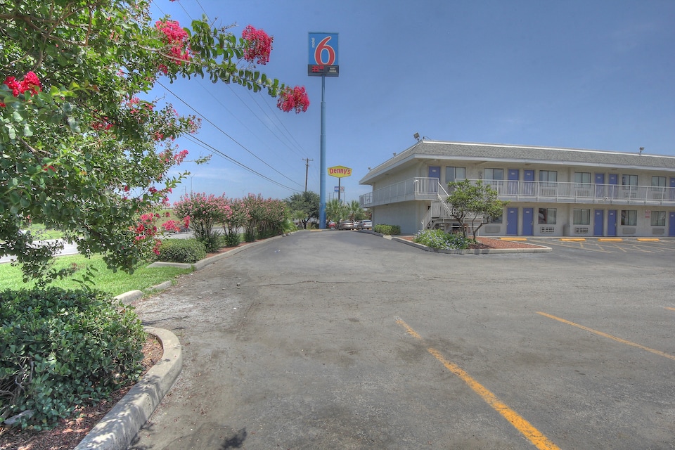 Motel 6 San Antonio, TX - Fort Sam Houston, C78218, San-Antonio