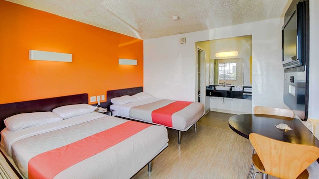 2 QUEEN BEDS | MOBILITY ACCESSIBLE TUB, MICFRIDGE