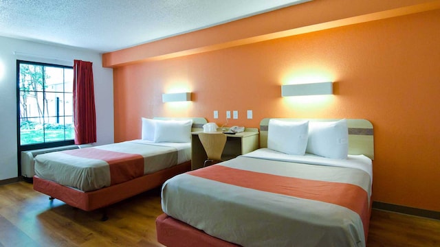 2 FULL BEDS | MINI FRIDGE