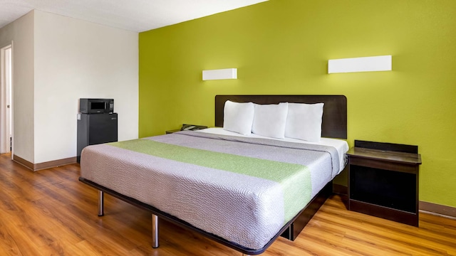 1 King Bed | Non-Smoking, Micfridge