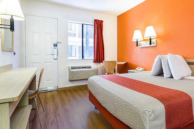 1 FULL BED | MOBILITY ACCESSIBLE TUB