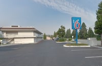 Motel 6 Weed, CA - Mount Shasta