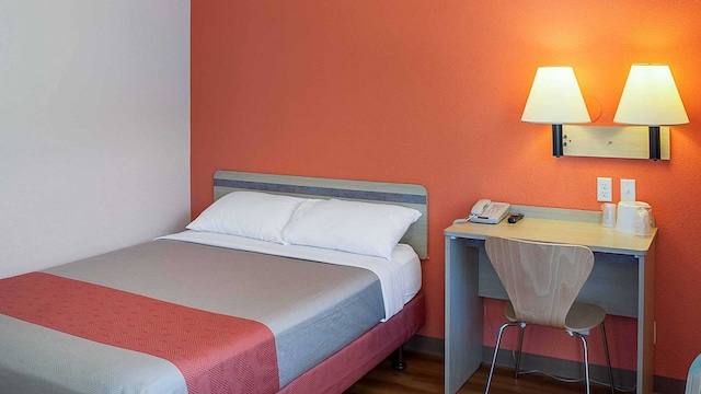 1 Queen Bed | ADA/RI Shower