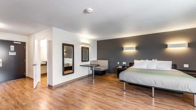 1 King Bed | Mobil Access Tub Nsmk Kitchen