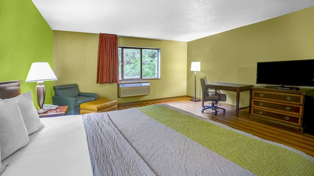 1 King Bed | Smoking