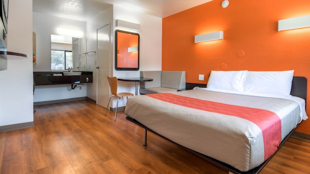 1 Queen Bed | Mini Fridge