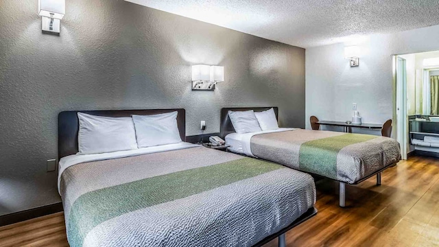 2 Queen Beds | Non-Smoking, Kitchen