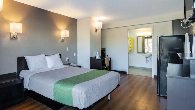 1 Queen Bed | Mobil Access Tub Nsmk Kitchen