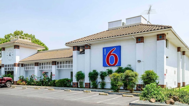 Motel 6 Oakdale, CA