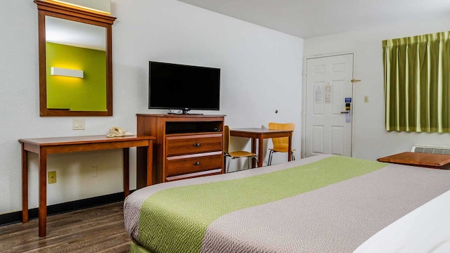 1 King Bed | Smoking, Kitchen