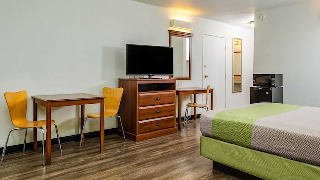 1 Queen Bed | ADA/RI Shower/Smoking