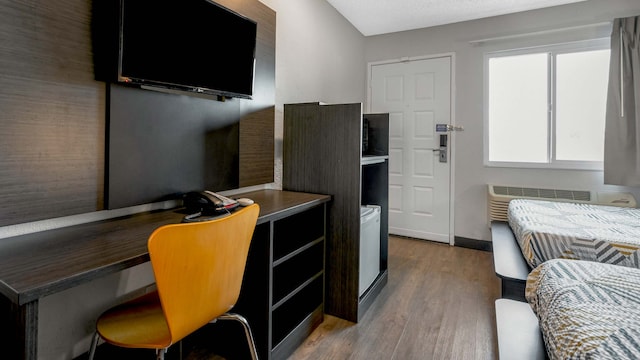 1 Queen Bed | Smoking, Micfridge