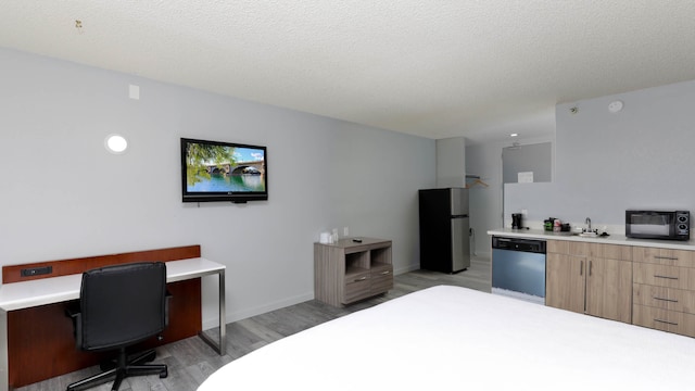 1 King Bed | Non-Smoking, Micfridge