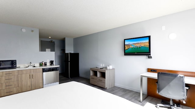 1 King Bed | Non-Smoking, Kitchen