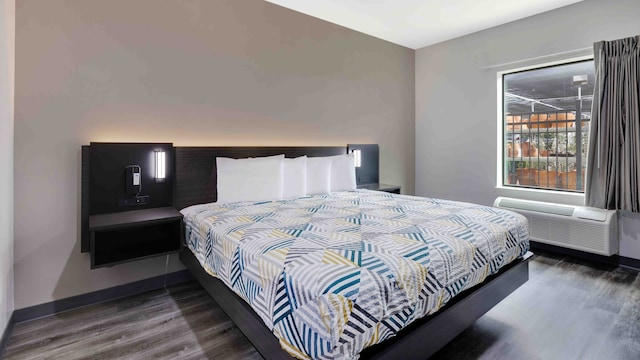 1 King Bed | Non-Smoking, Kitchen