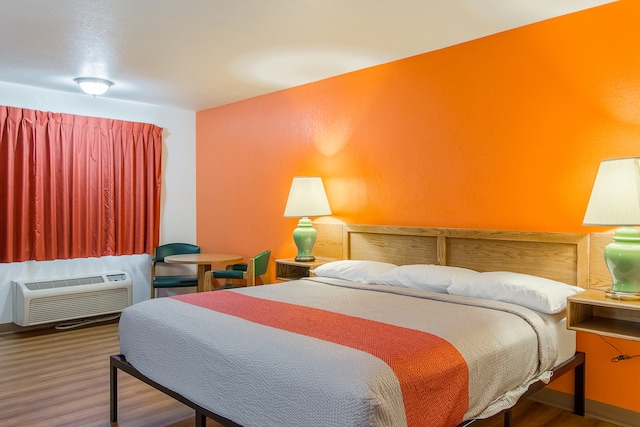 1 King Bed | Non-Smoking