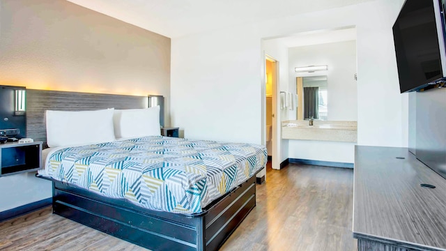 1 Queen Bed | Smoking