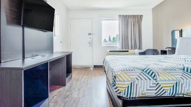 1 Queen Bed | Mobility Accessible Tub Nsmk