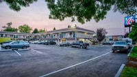 Motel 6 Salem, OR