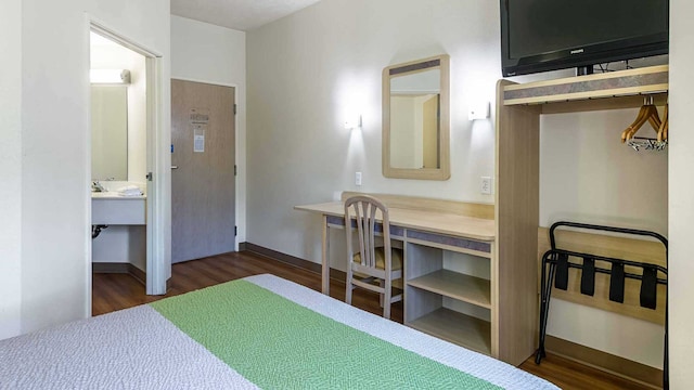 1 Queen Bed | Mobility Accessible Tub Nsmk