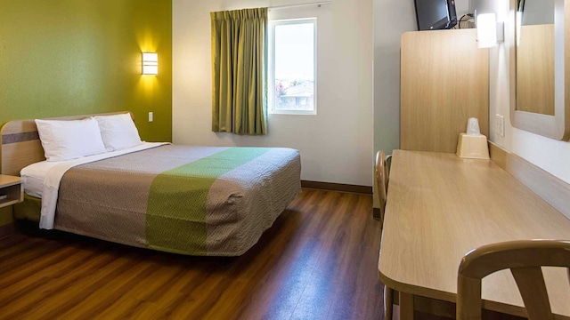 1 Queen Bed | Non-Smoking