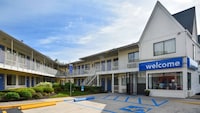 Motel 6 Southington, CT - Hartford