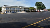 Motel 6 Southington, CT - Hartford